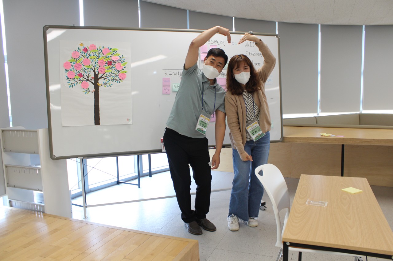 ▲ 당선자 부회장 김영수 선생님(좌), 회장 한리나 선생님(우)