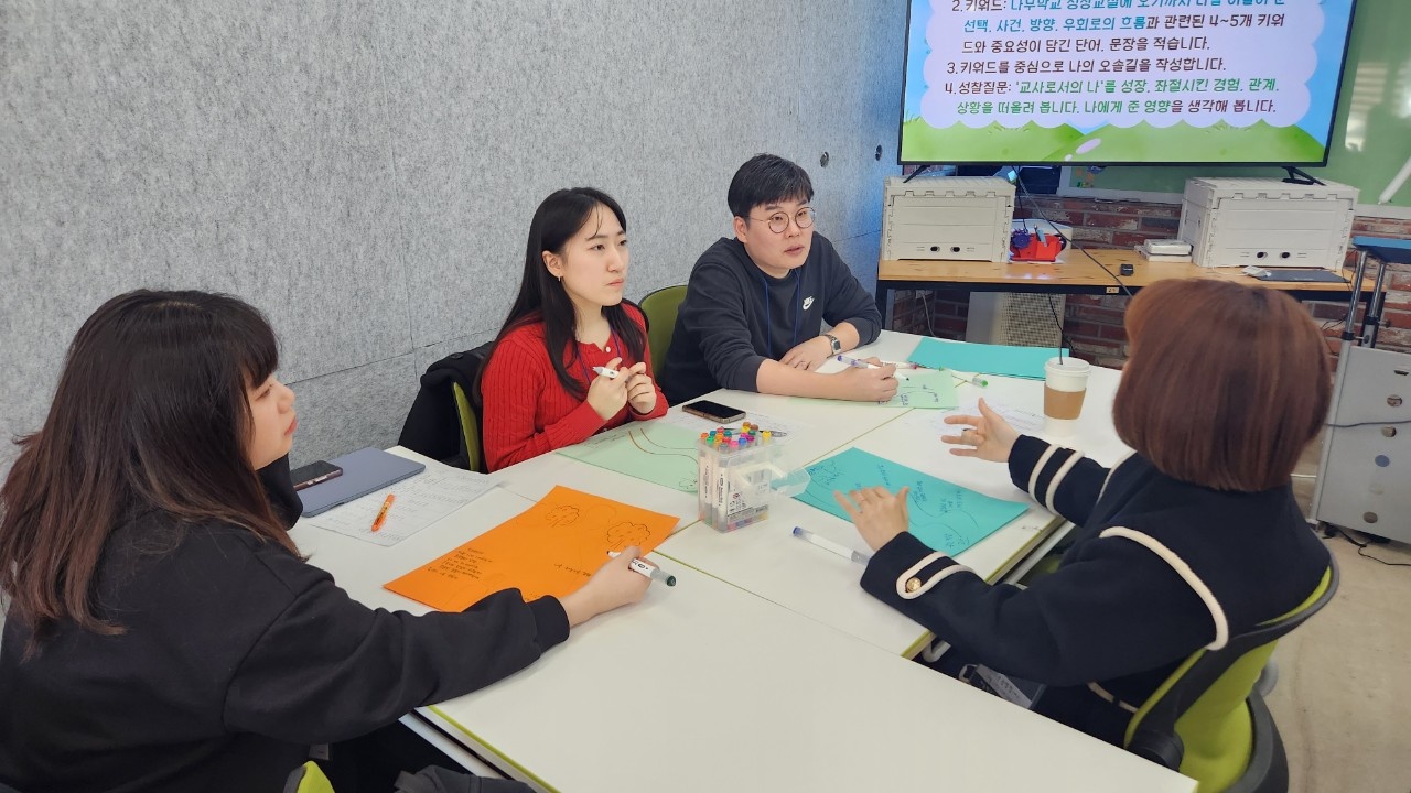 ▲ 오솔길 그리는 모습