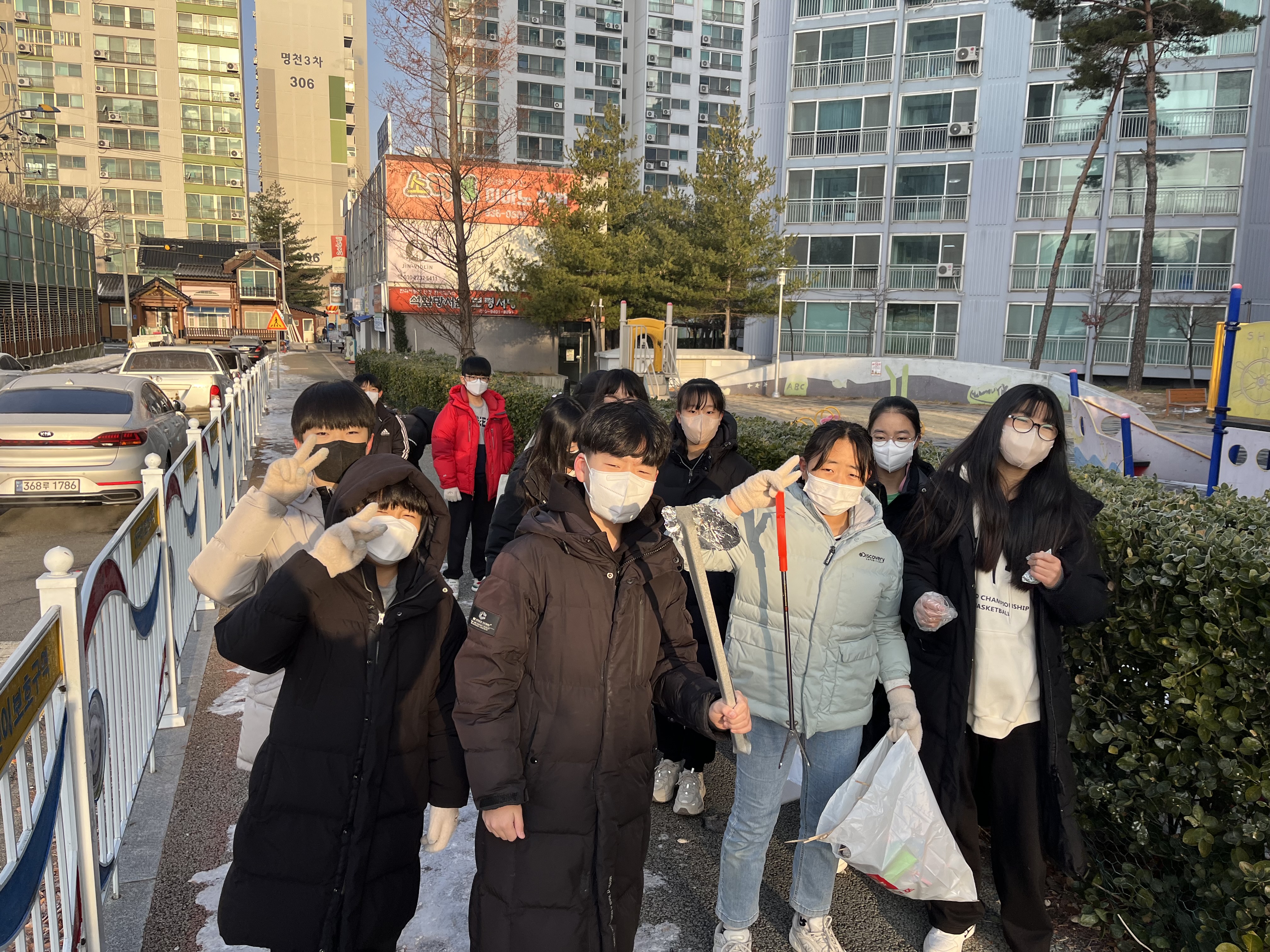 ▲ 깨끗한 등굣길 캠페인