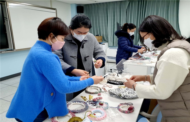 ▲ 12월 업사이클링 양말목 공예(방석)