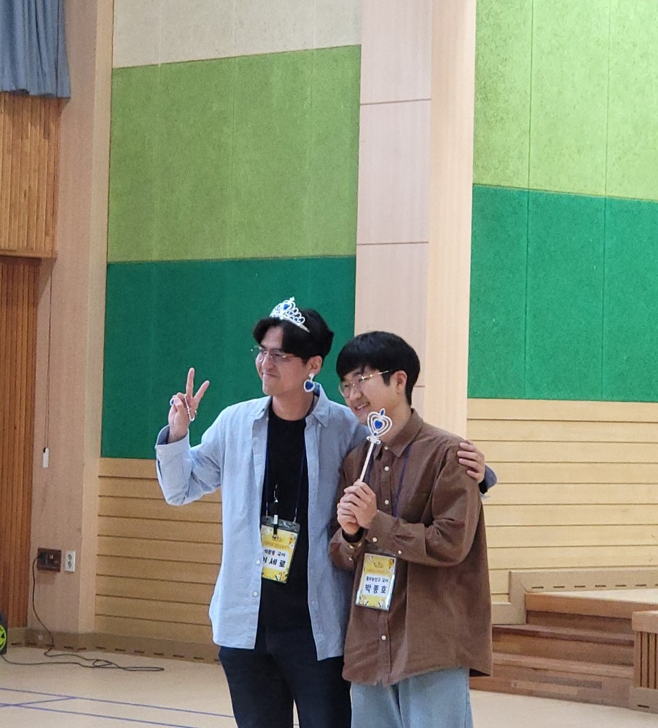 ▲ 팀별 후보자 적극 지지하기 / 자치회장 및 자치부회장 당선 포토타임