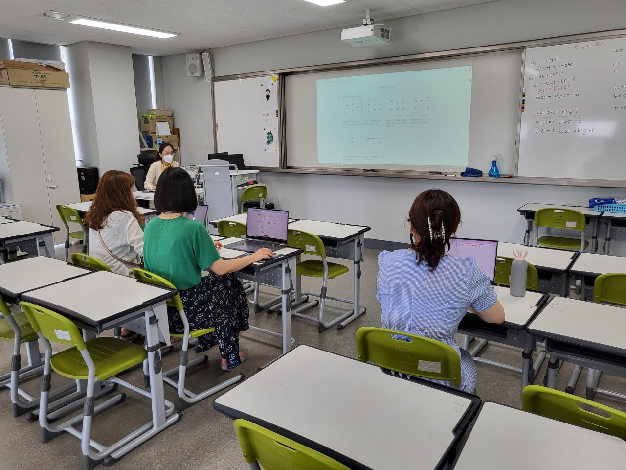 ▲ 오후 활동 사진 (김영수, 왕성희, 임보라, 이윤진)