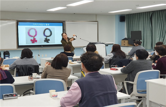 ▲ 10월 전통공예 체험