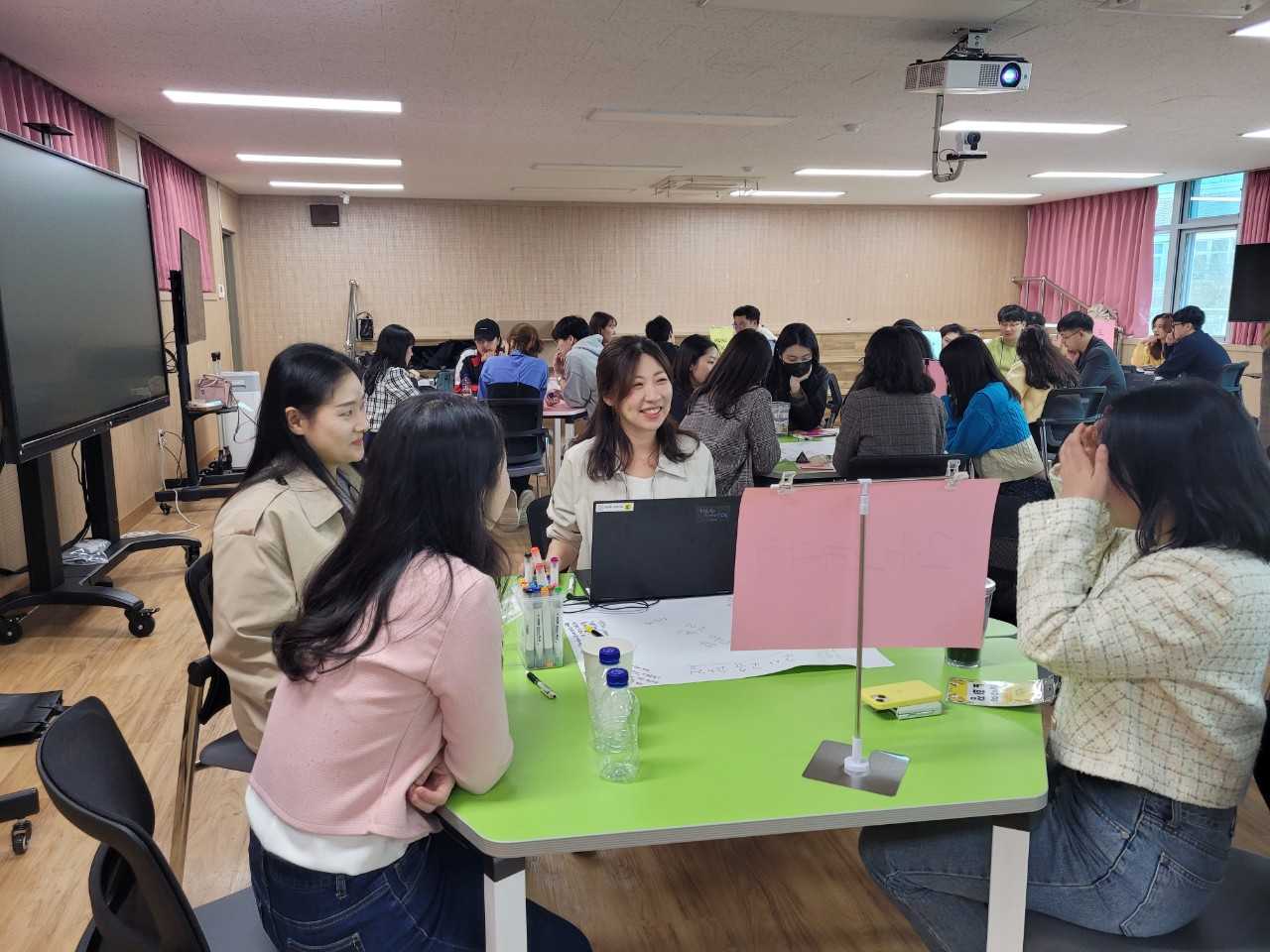 ▲ 주제별 월드카페 토론