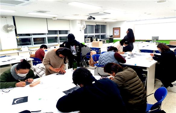 ▲ 10월 업사이클링 양말목 공예(브로치)